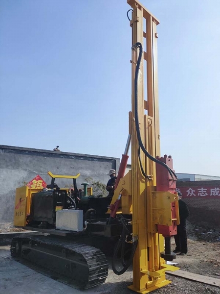 光伏打樁機